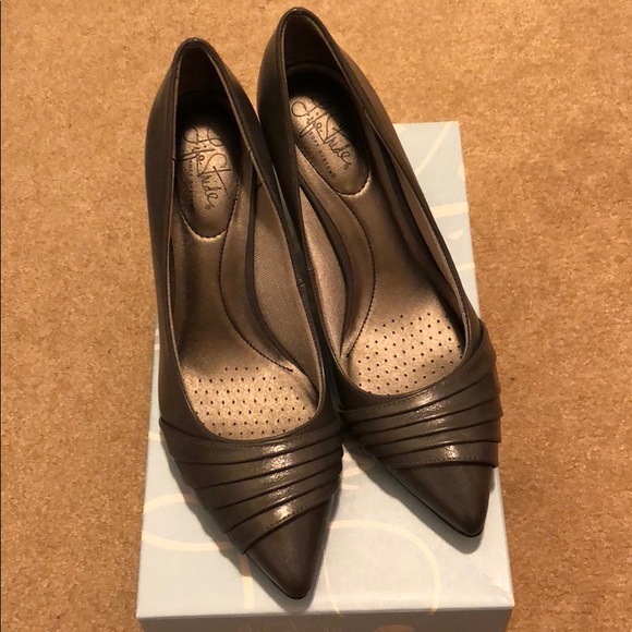 lifestride grey pumps